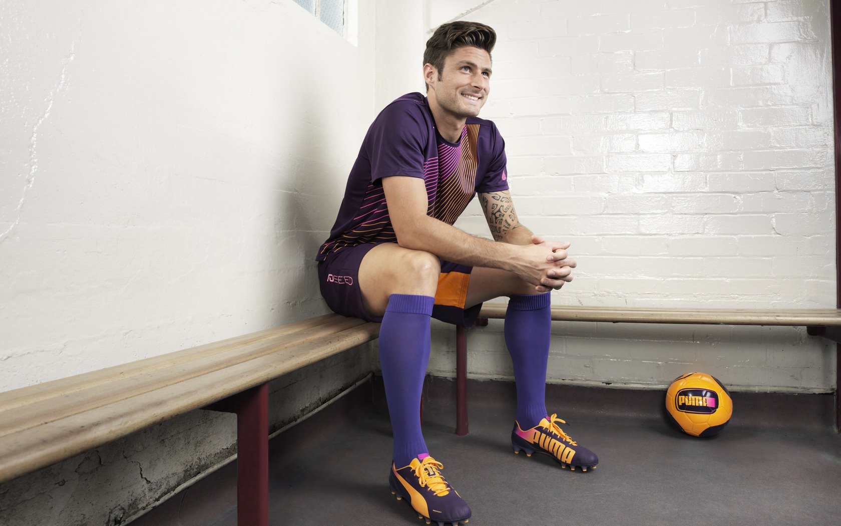 “极限越野：泥泞、冰雪、沙尘的终极挑战”，泥泞和冰雪侧滑